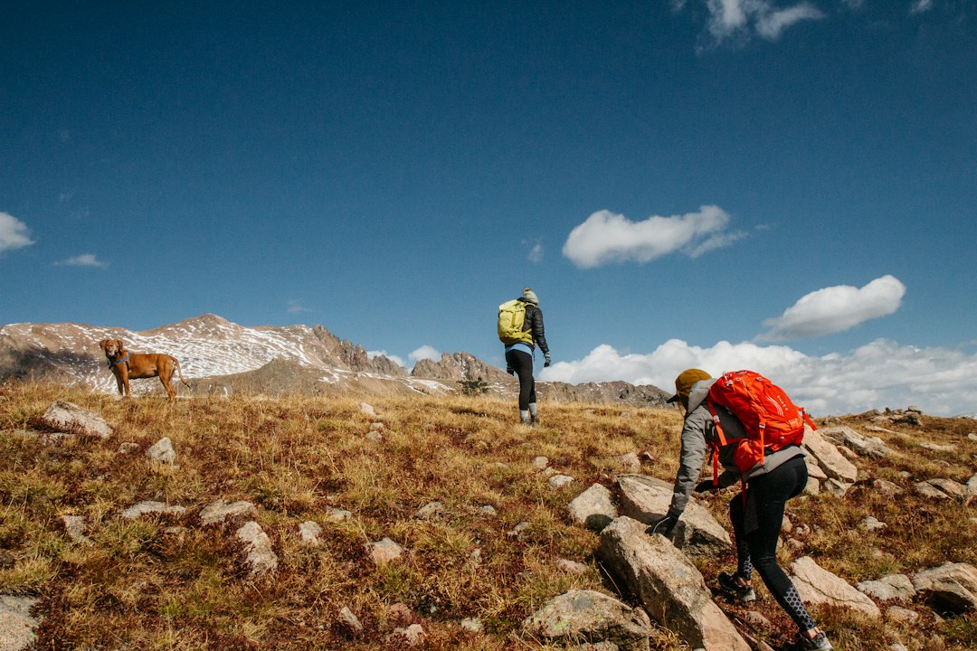Photo hiking mental health benefits confidence self-esteem